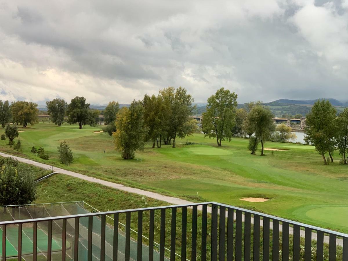 Greenbay Golf Apartments Trenčín エクステリア 写真